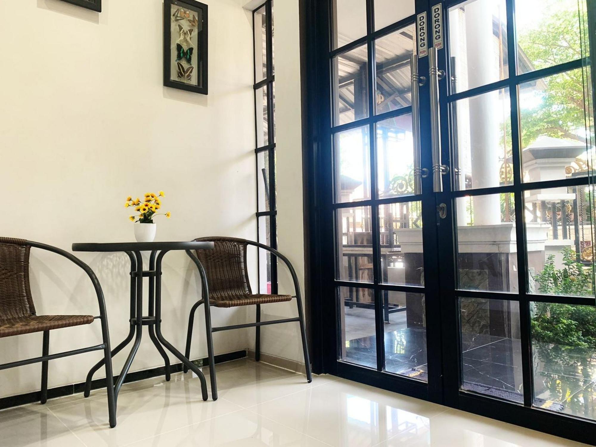 Tjahaja Baroe Syariah Mitra Reddoorz At Dukuh Kupang Hotel Surabaya Kültér fotó