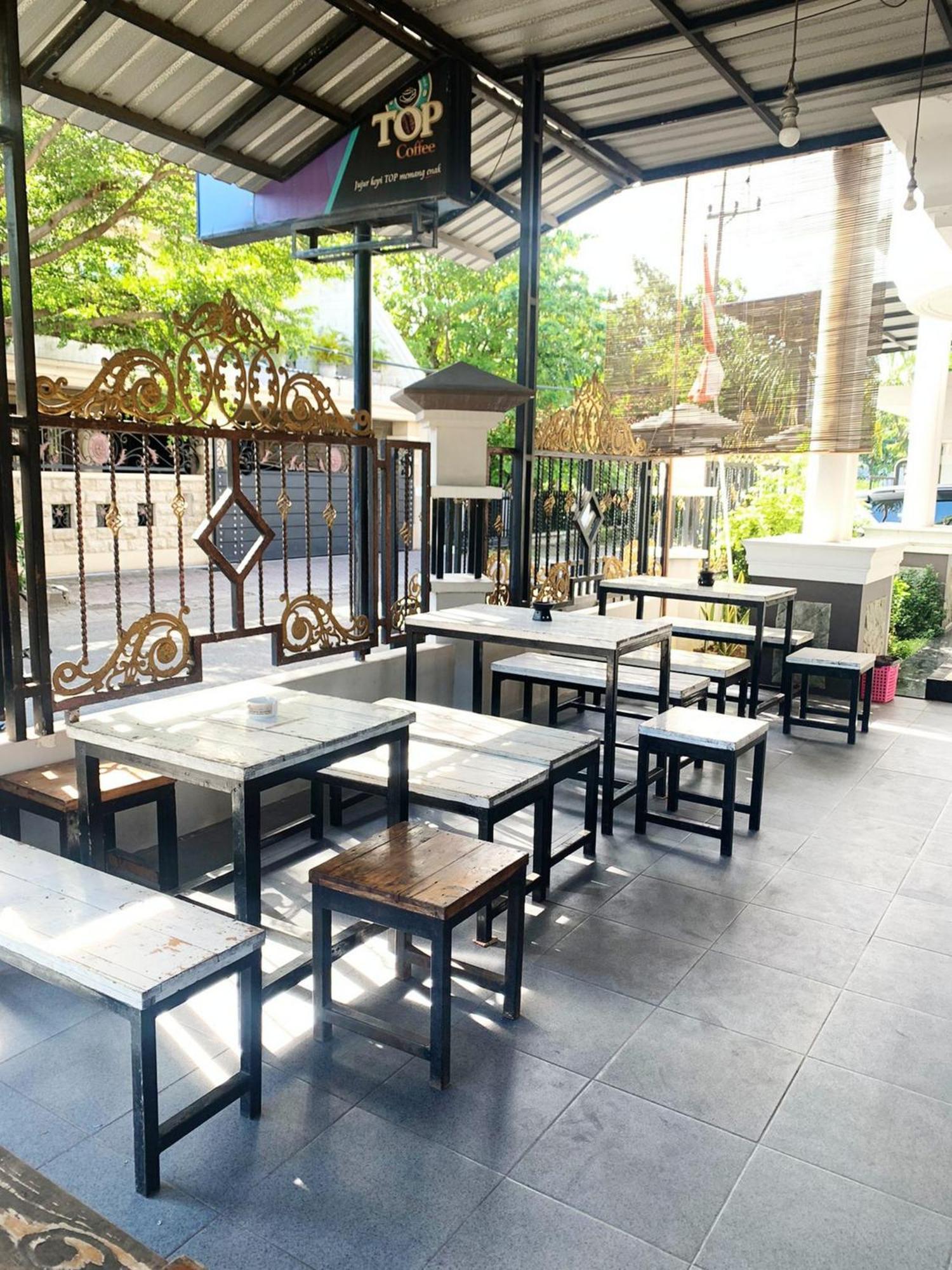 Tjahaja Baroe Syariah Mitra Reddoorz At Dukuh Kupang Hotel Surabaya Kültér fotó