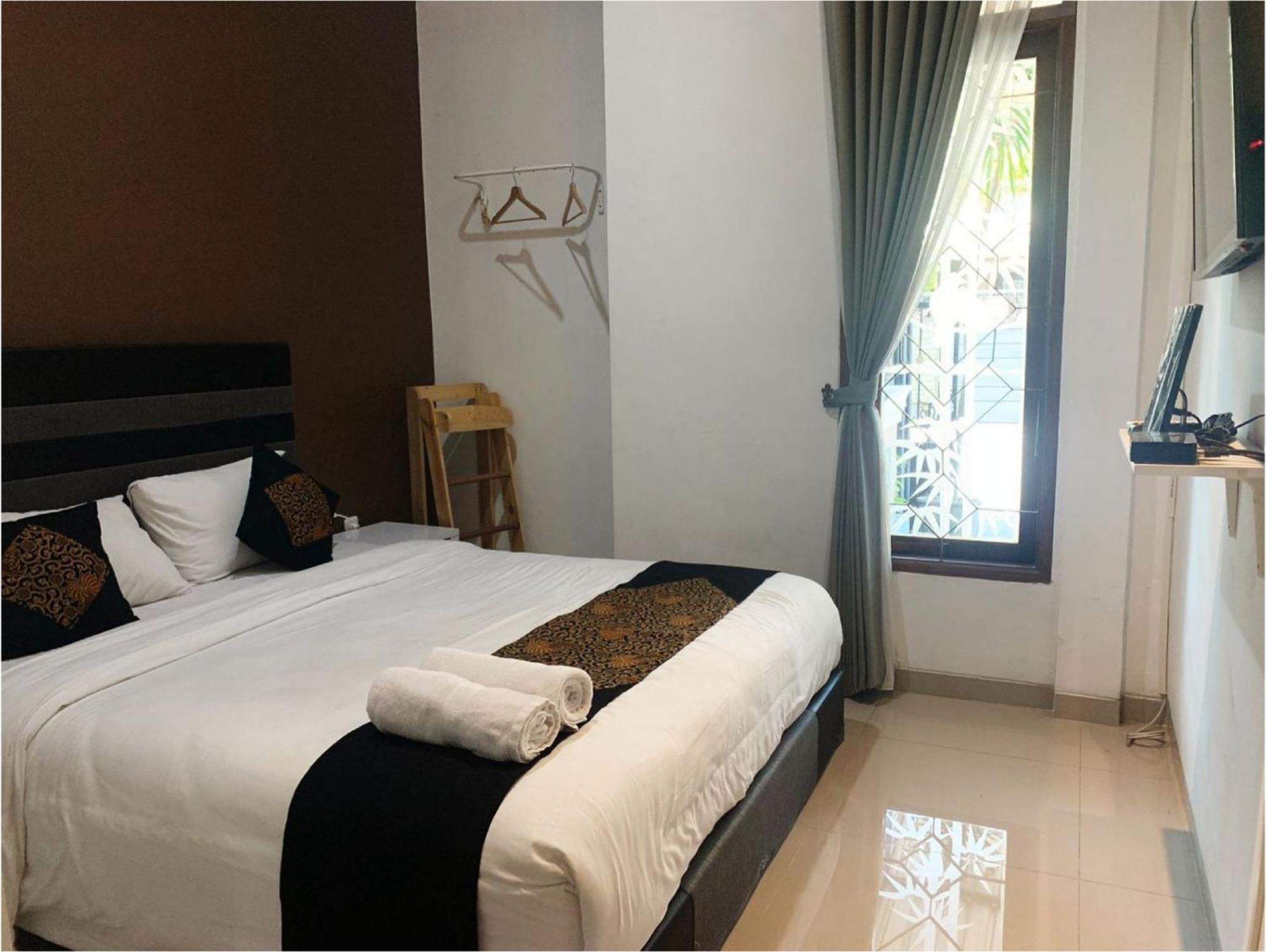 Tjahaja Baroe Syariah Mitra Reddoorz At Dukuh Kupang Hotel Surabaya Kültér fotó