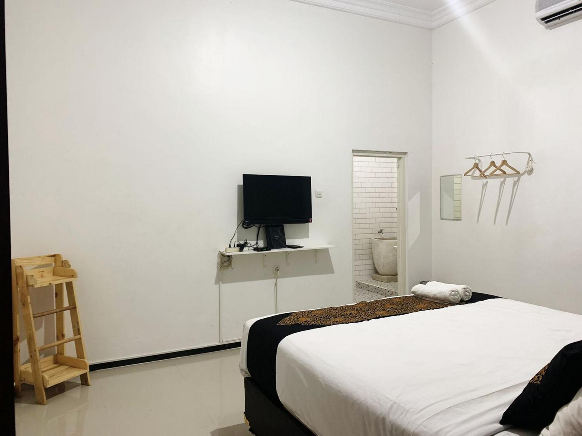 Tjahaja Baroe Syariah Mitra Reddoorz At Dukuh Kupang Hotel Surabaya Kültér fotó